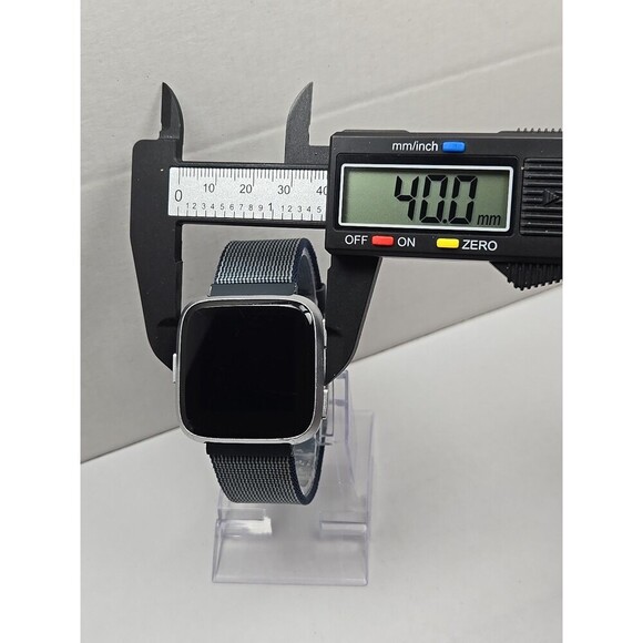 Fitbit Versa FB504 Smartwatch Fitness Heart Rate Bluetooth Extr Bands No Charger - Picture 5 of 13